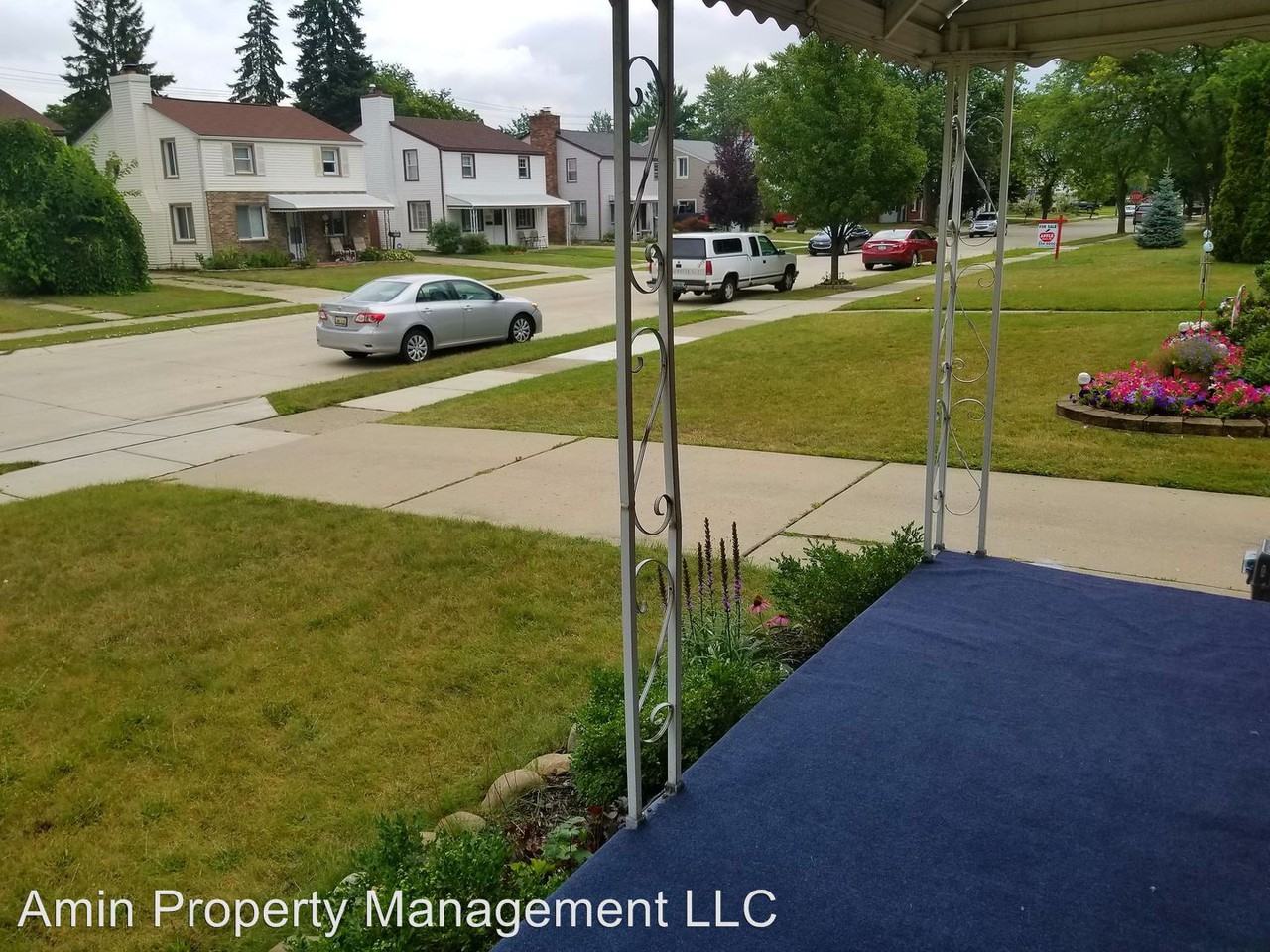 8448 Harding - Photo 2 of 31