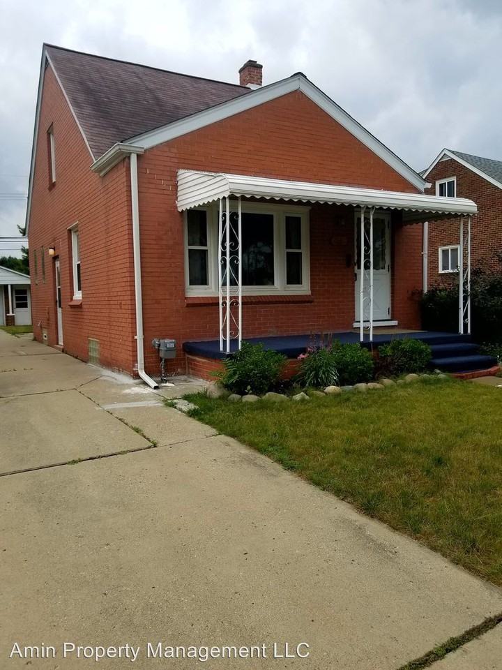 8448 Harding - Photo 3 of 31