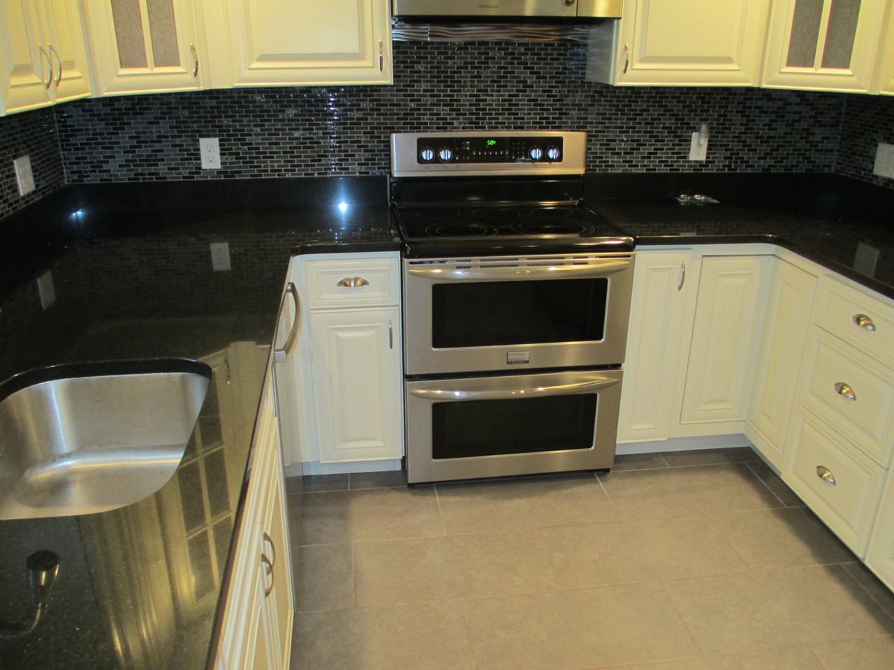 76 Lake Shore Rd W - Photo 3 of 17