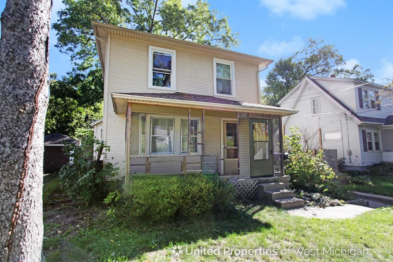 1234 Edith NE - Photo 2 of 19