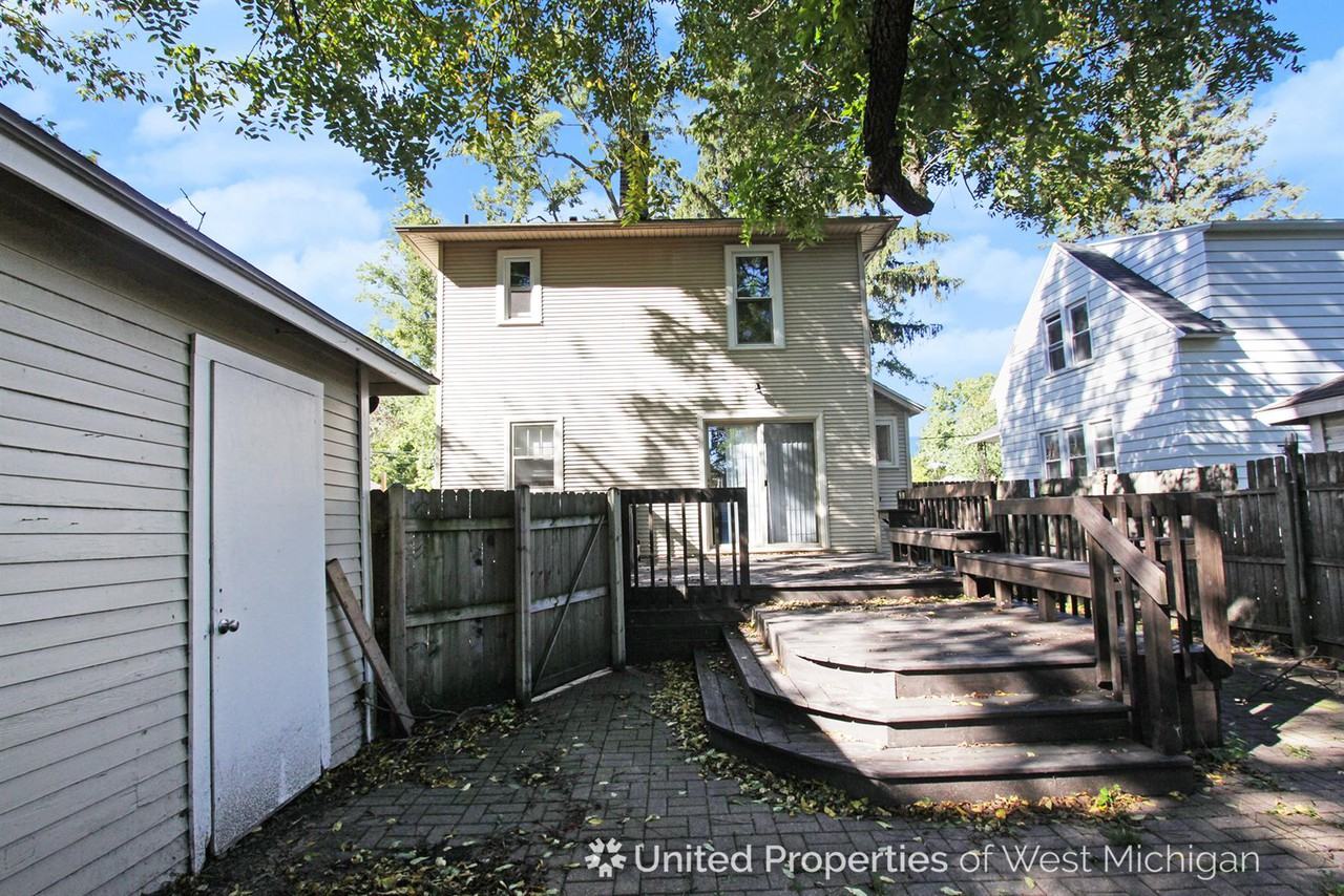 1234 Edith NE - Photo 3 of 19