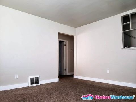 5261 N 48th St - Photo 3 of 16