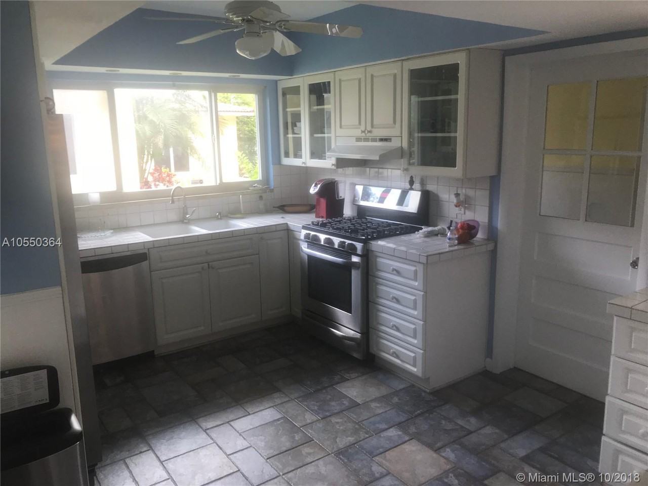 139 NE 96th St - Photo 2 of 12