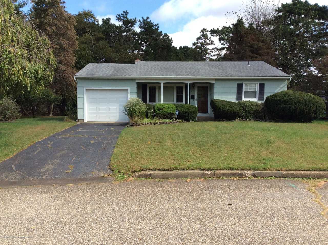 24 Hamilton Ct - Photo 2 of 20