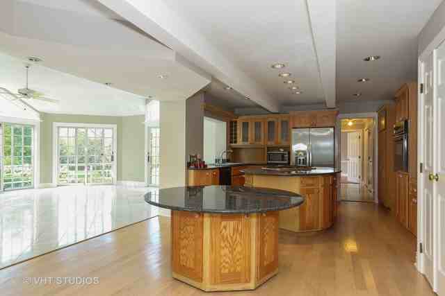 401 Midwest Club Pkwy - Photo 3 of 10