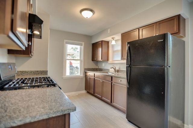1006 E 163rd St - Photo 3 of 15