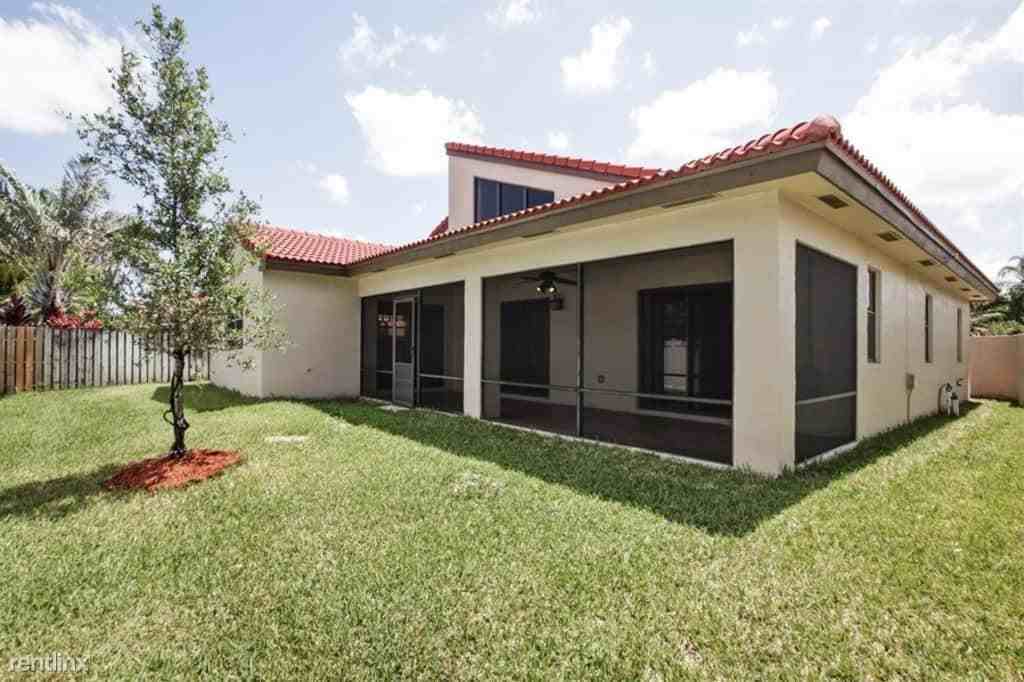 6300 Gauntlet Hall Ln - Photo 3 of 7