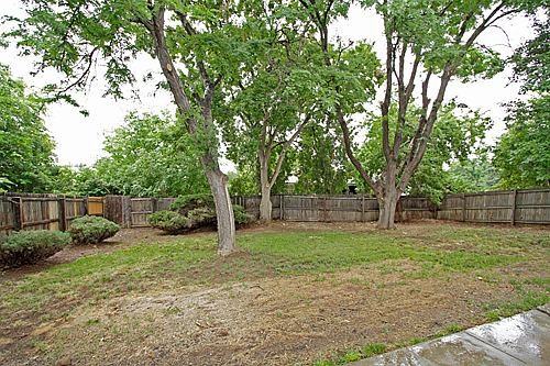 512 Ellis Ct - Photo 2 of 23