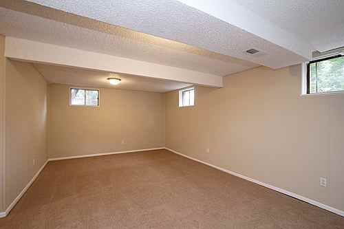 512 Ellis Ct - Photo 3 of 23