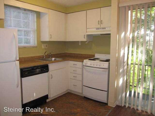 7818 Lloyd Ave - Photo 3 of 9