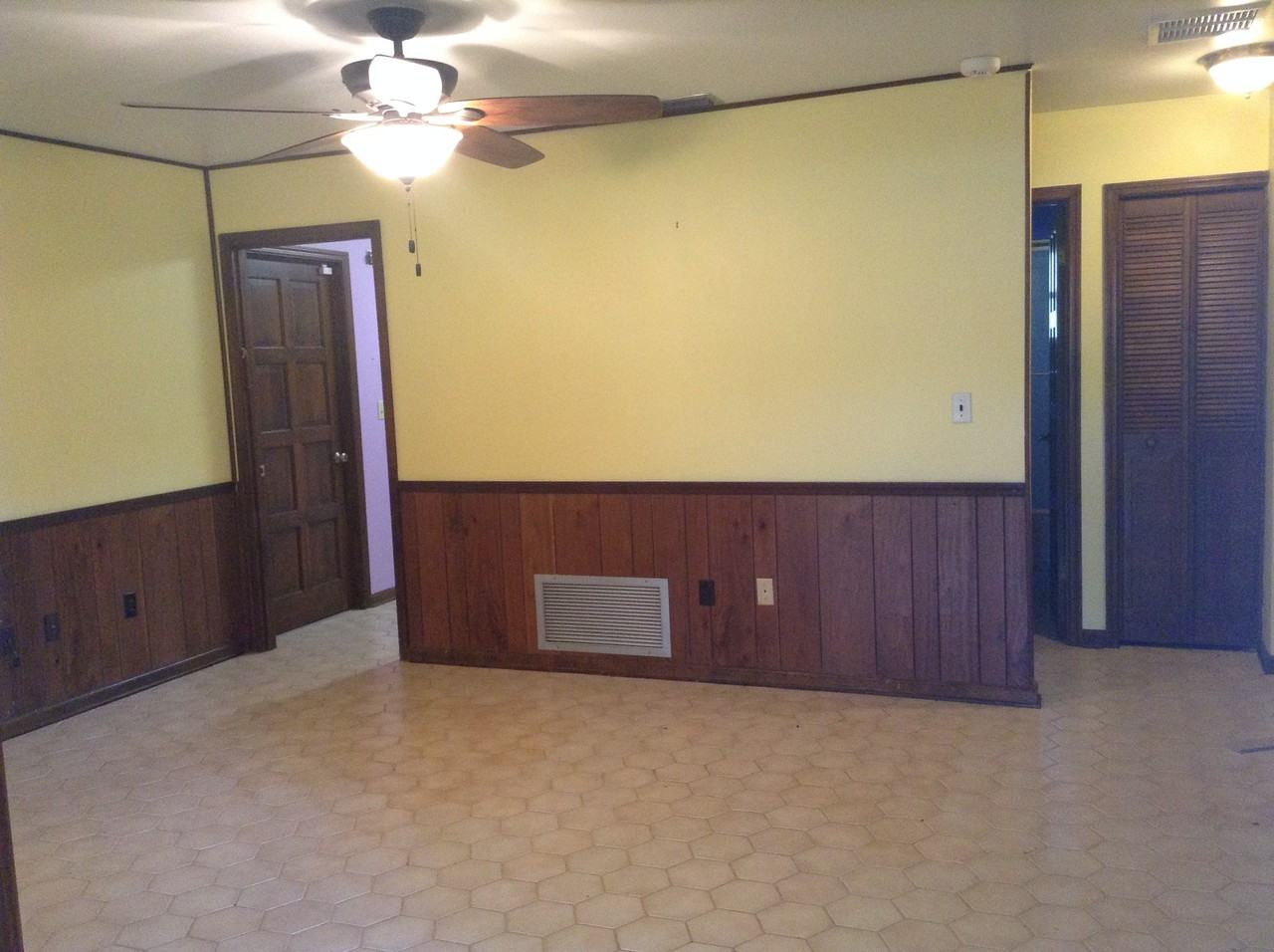 2117 Stratford Dr - Photo 2 of 14