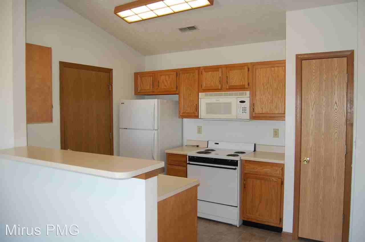 Bridgewater Ct. - Photo 3 of 7