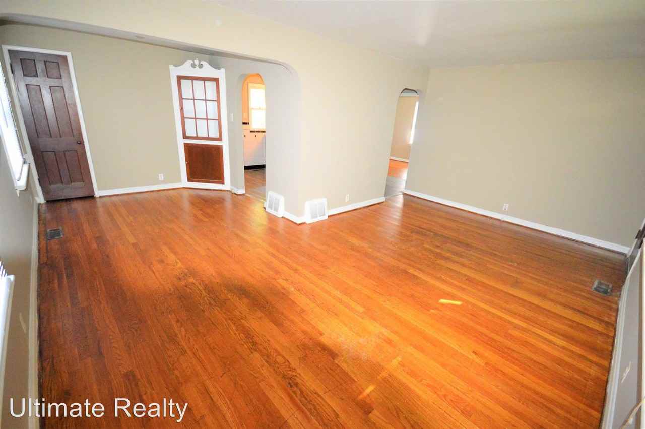 7729 Utica Dr - Photo 3 of 8