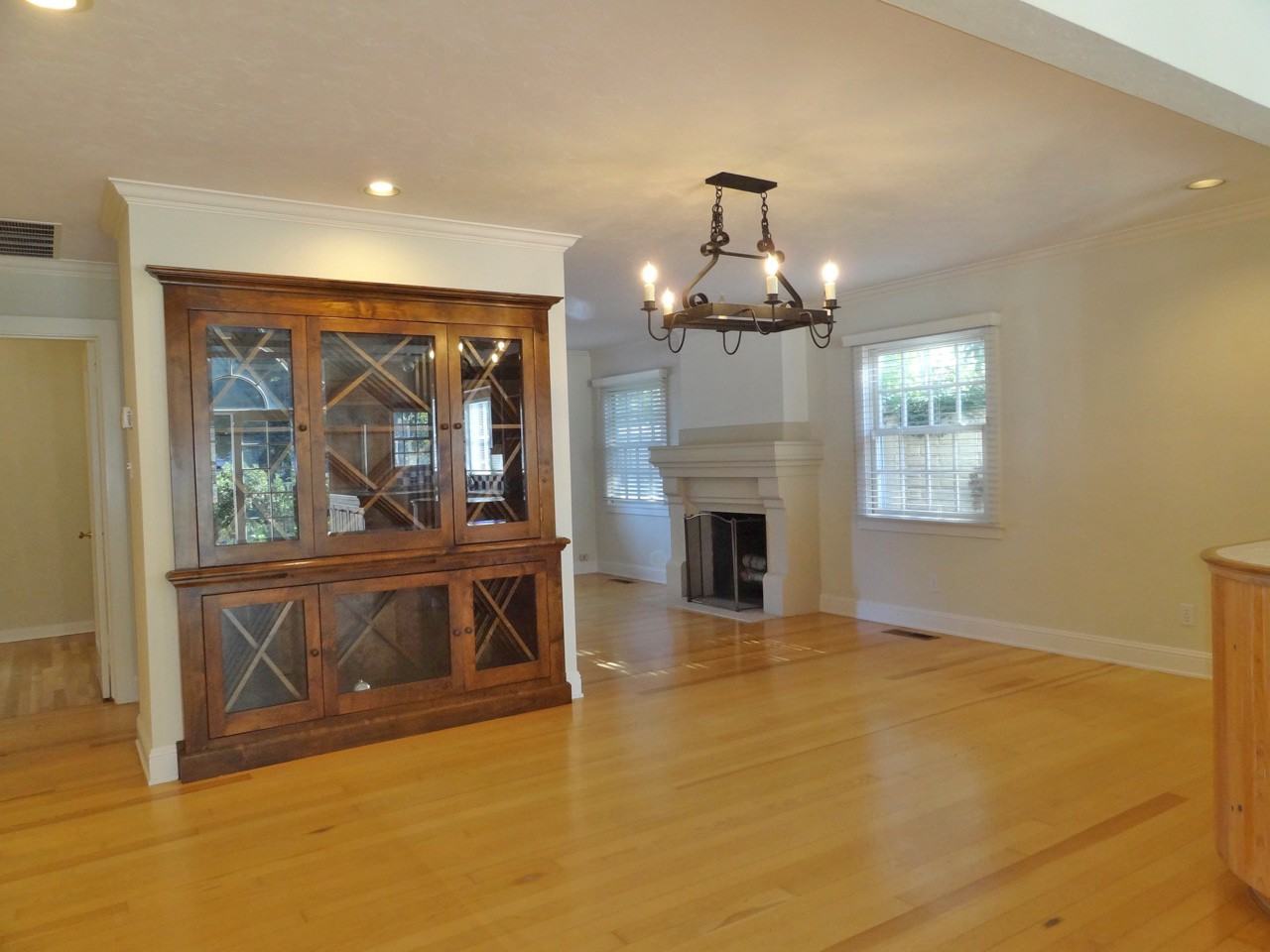 101 Massol Ave - Photo 3 of 21