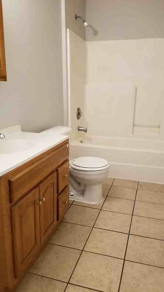 405 E Ave D - Photo 3 of 10