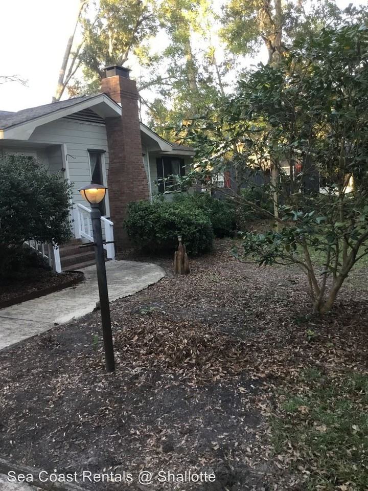 527 Shoreline Dr E - Photo 2 of 27