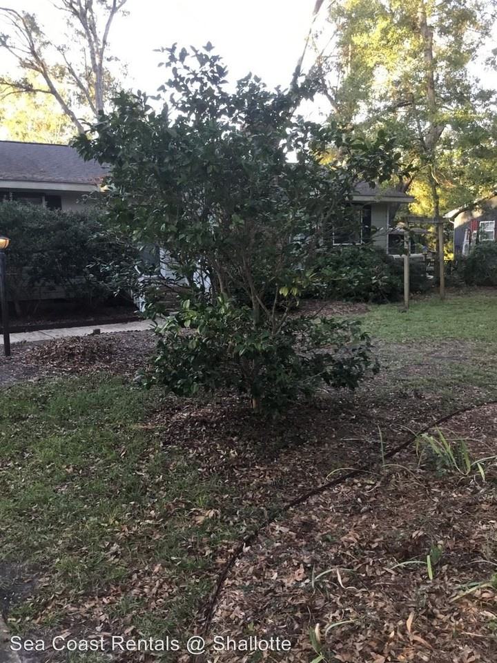 527 Shoreline Dr E - Photo 3 of 27