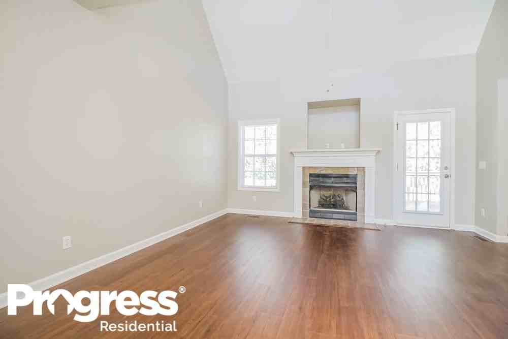 4300 Cambridge Dr - Photo 2 of 20