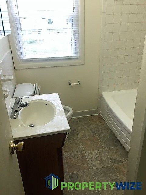 322 Adair Ct - Photo 3 of 9