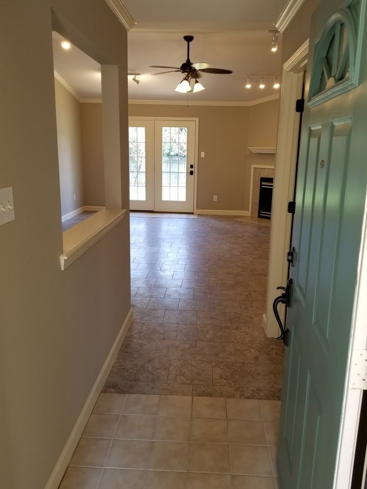 713 Elkhart Loop - Photo 4 of 10