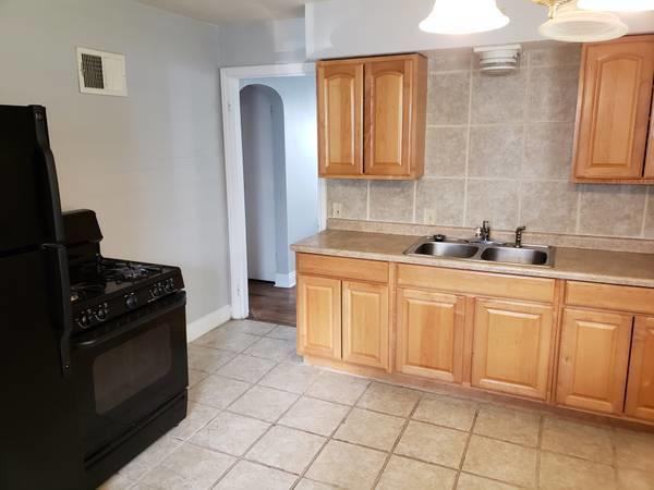 150 E Henry Clay St - Photo 2 of 4