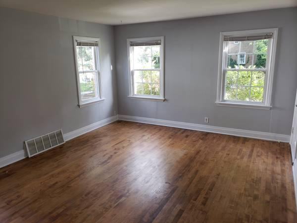 150 E Henry Clay St - Photo 3 of 4