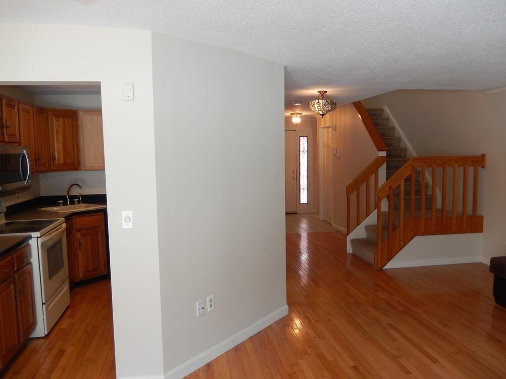 199 Chapman Pl - Photo 3 of 12