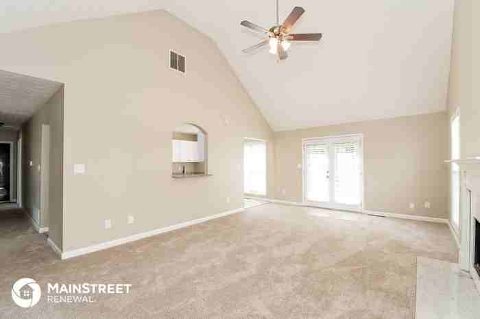5550 Pemrock Ct - Photo 3 of 15