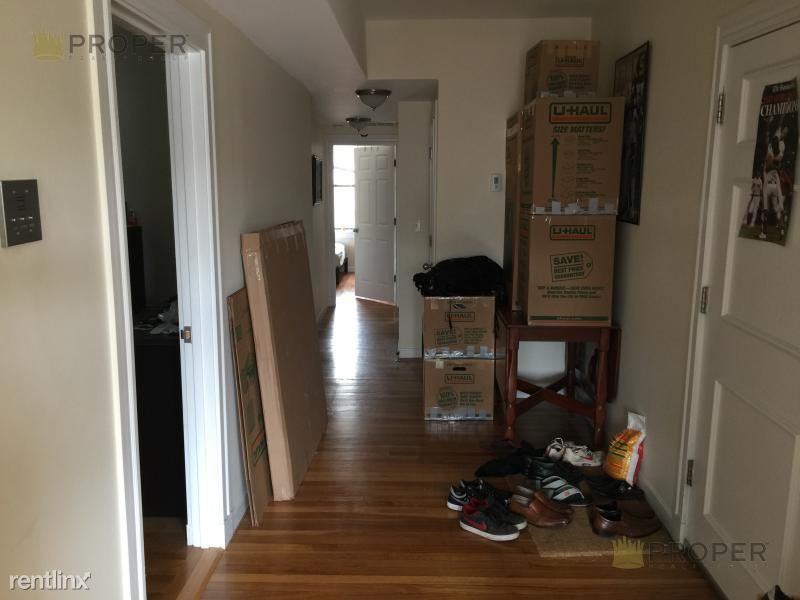 1942 Beacon St - Photo 3 of 9