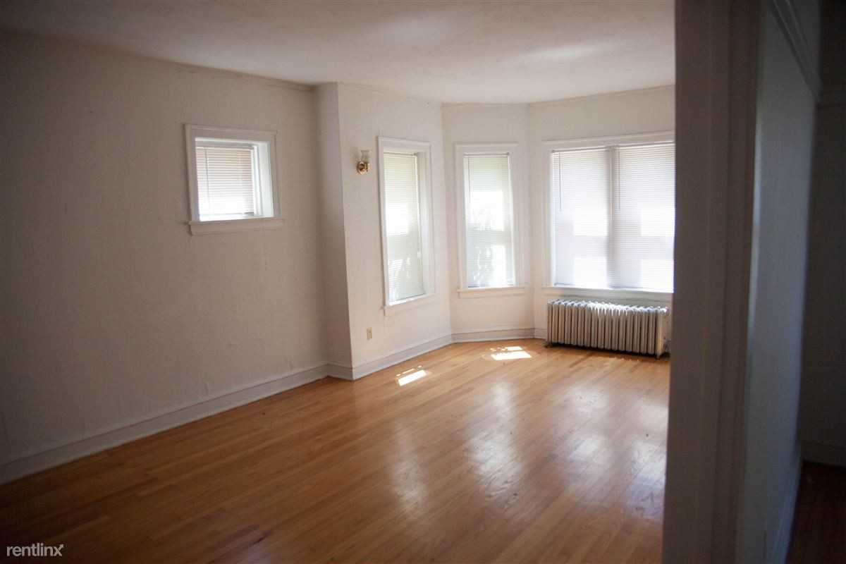 6727 S Paxton Ave - Photo 3 of 6