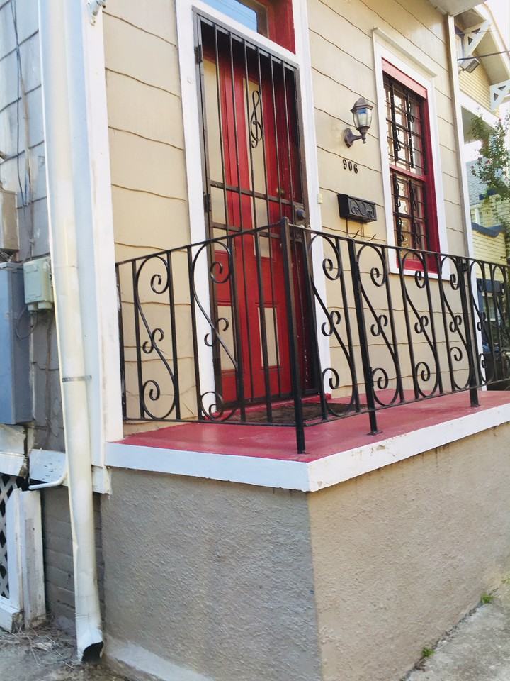 906 Marigny St - Photo 2 of 12