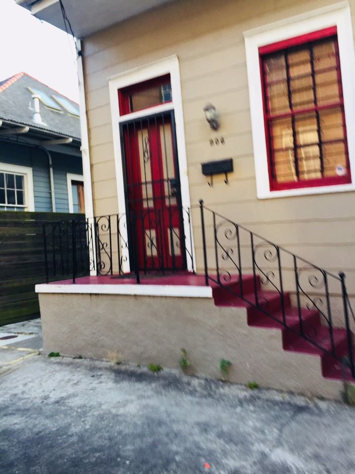 906 Marigny St - Photo 3 of 12