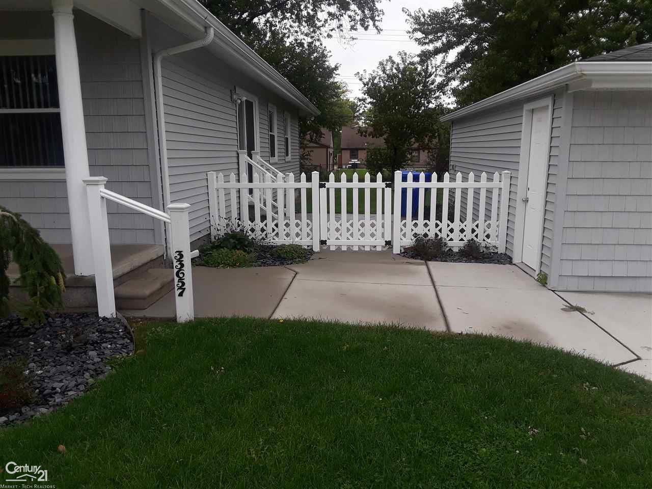 33657 Garfield Rd - Photo 3 of 12