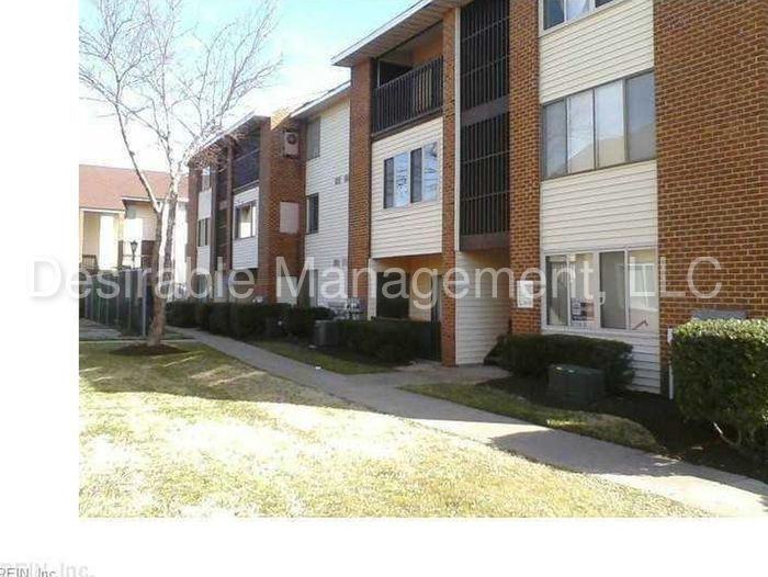 244 Pacific Dr - Photo 2 of 8