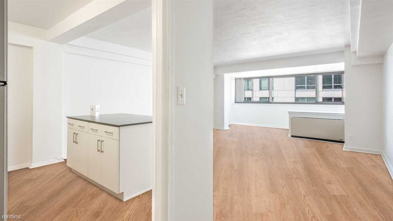 100 Blossom St - Photo 3 of 15