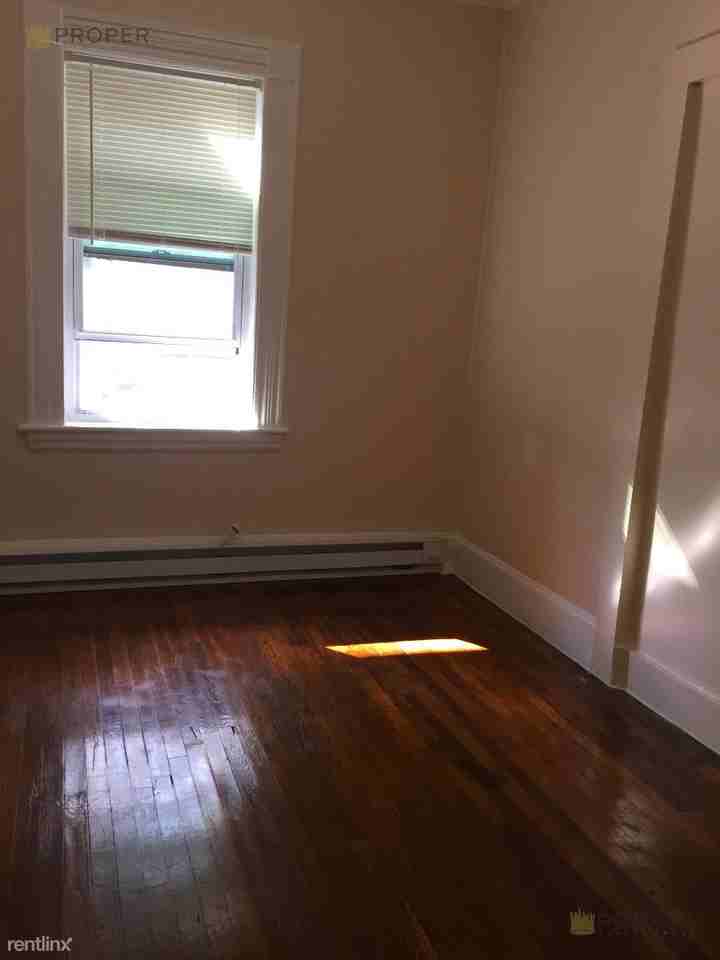 107 Hooker St - Photo 3 of 10