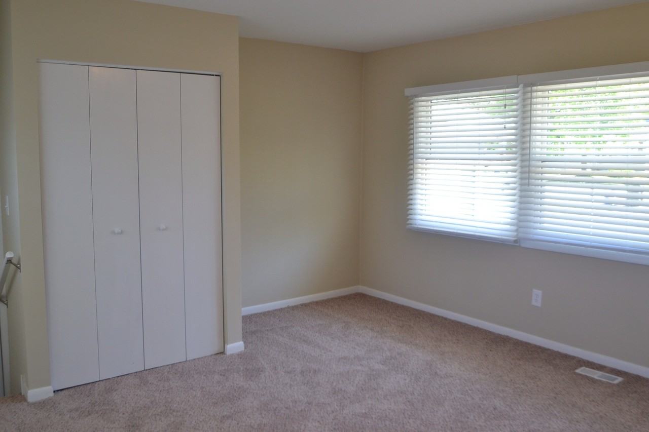 23W450 Burdette Ave - Photo 2 of 7