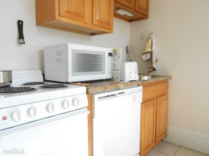 1216 Commonwealth Ave - Photo 3 of 10