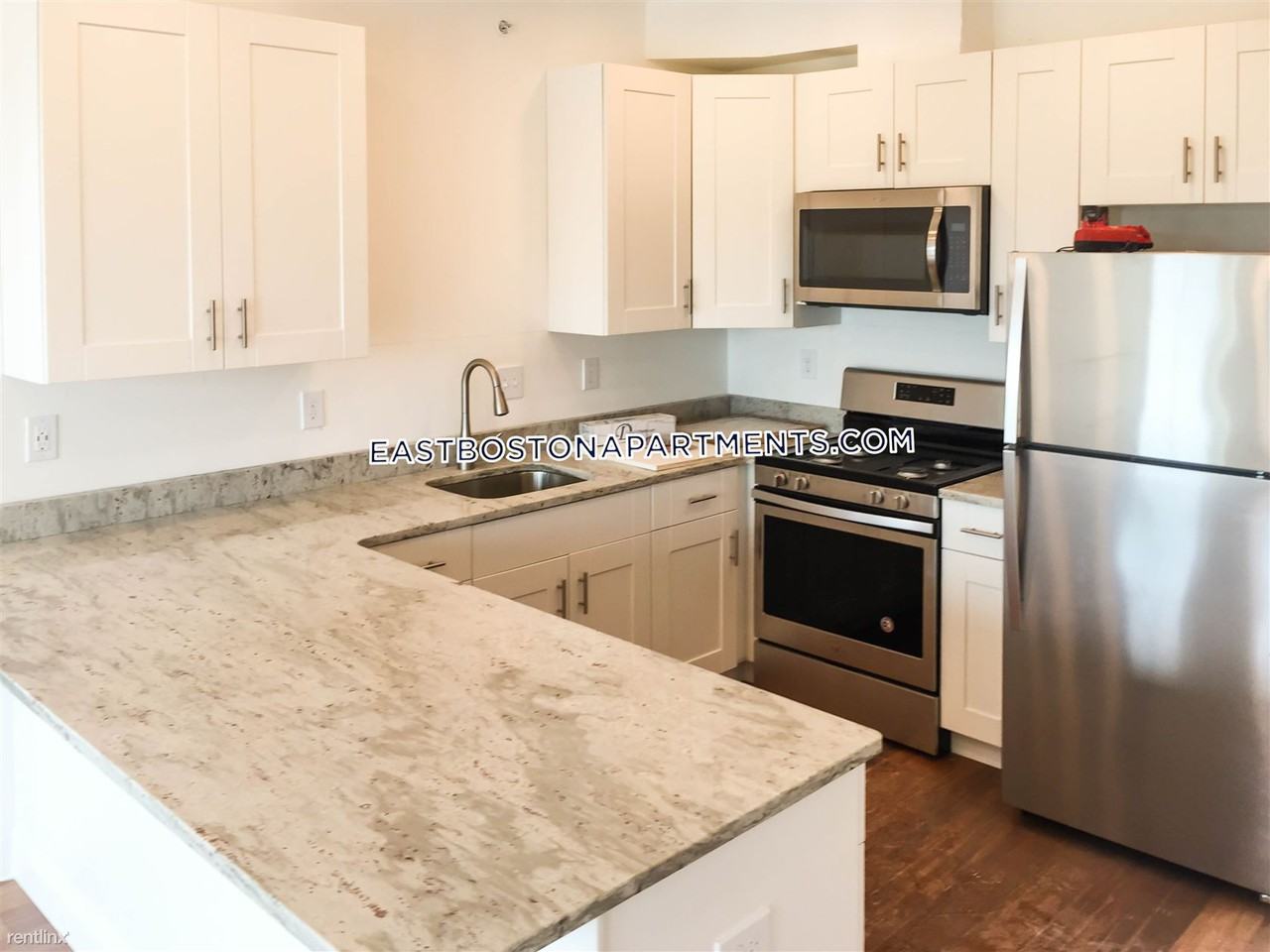 245 Summer St - Photo 3 of 13