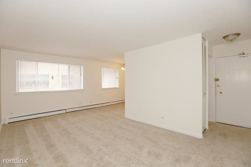 455 W Wellington - Photo 2 of 9