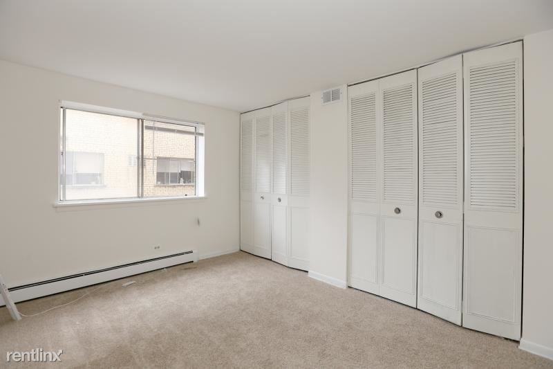 455 W Wellington - Photo 3 of 9