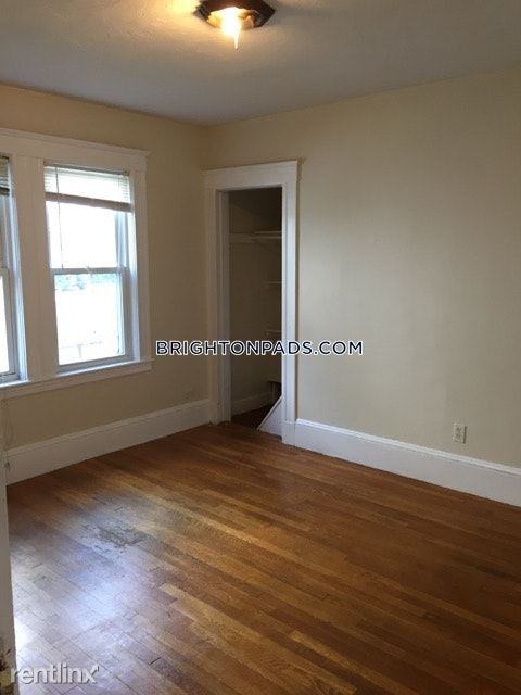 264 Foster St - Photo 2 of 15