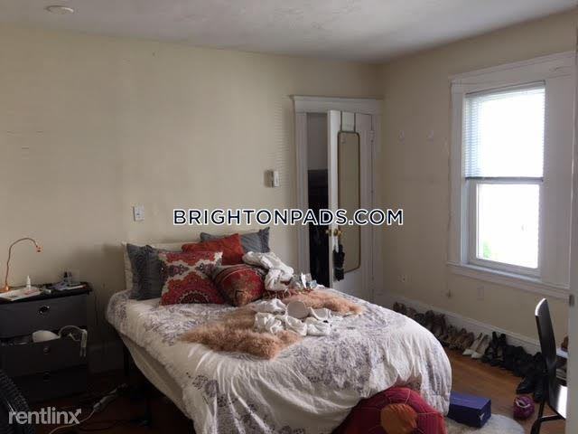 264 Foster St - Photo 3 of 15