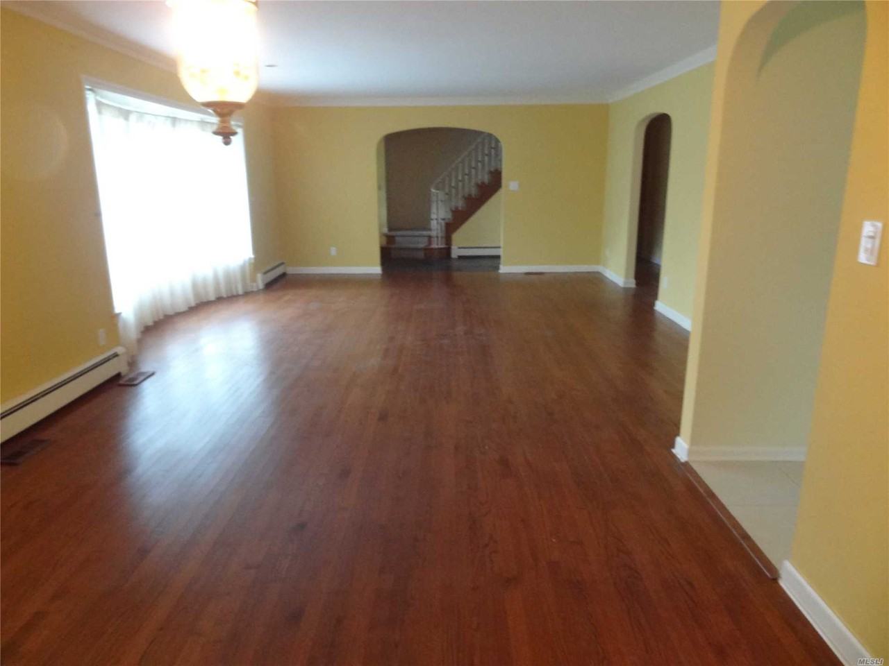 8 Colonial Ct - Photo 2 of 18