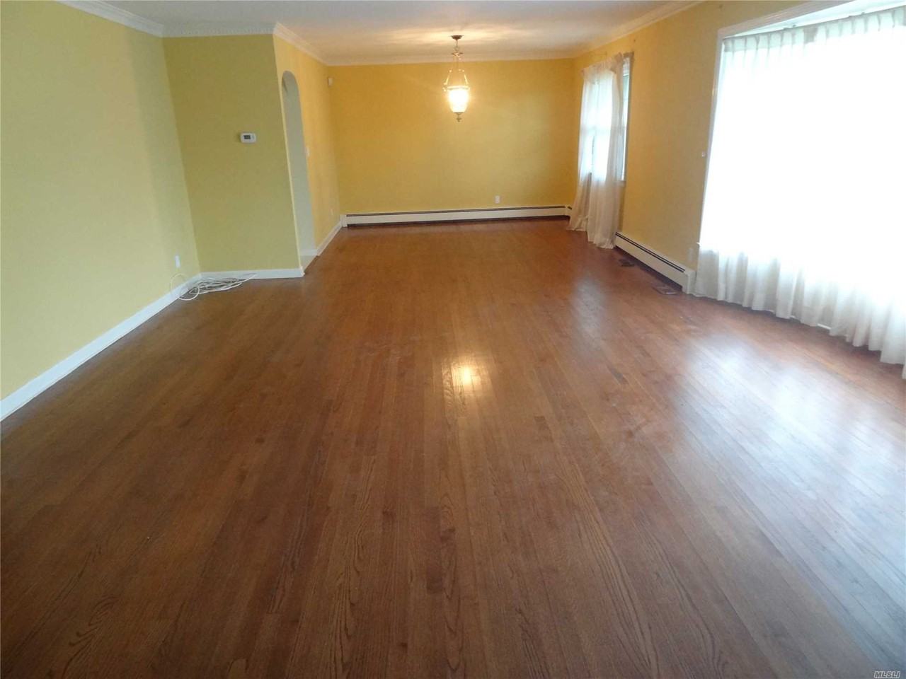 8 Colonial Ct - Photo 3 of 18