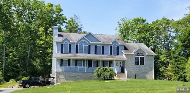 17 Heritage Dr - Photo 2 of 24