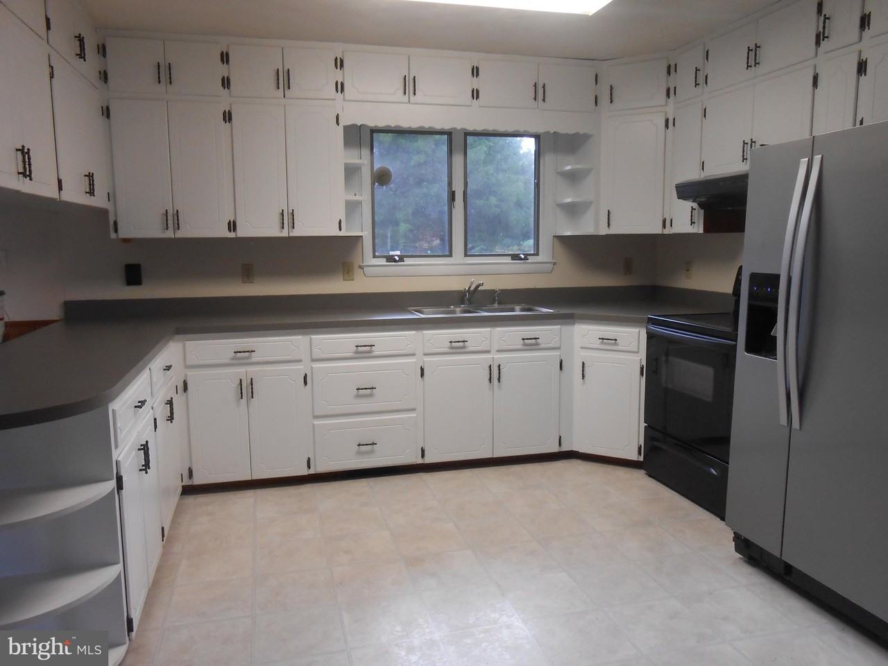 19131 Russell Rd - Photo 3 of 11