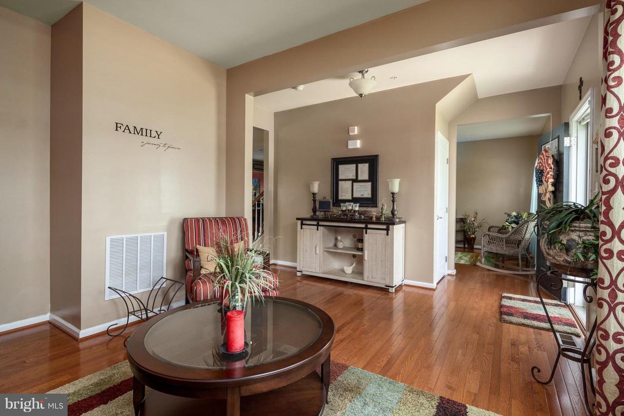 137 Cool Springs Road - Photo 3 of 27