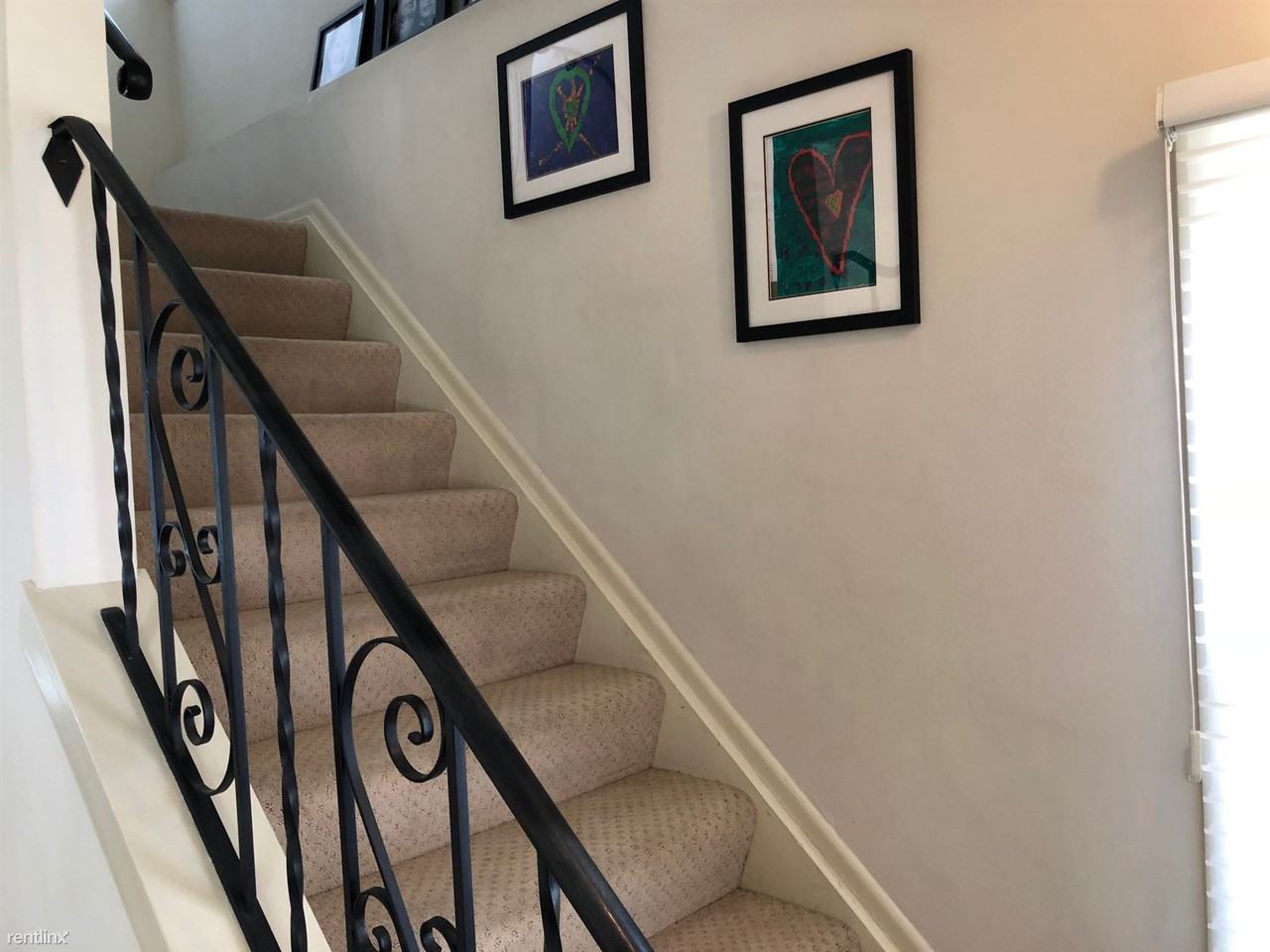 10765 Elgin Ave - Photo 3 of 10