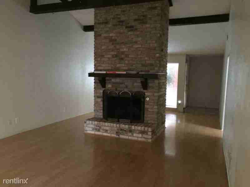 1916 Tree House Ln - Photo 2 of 6